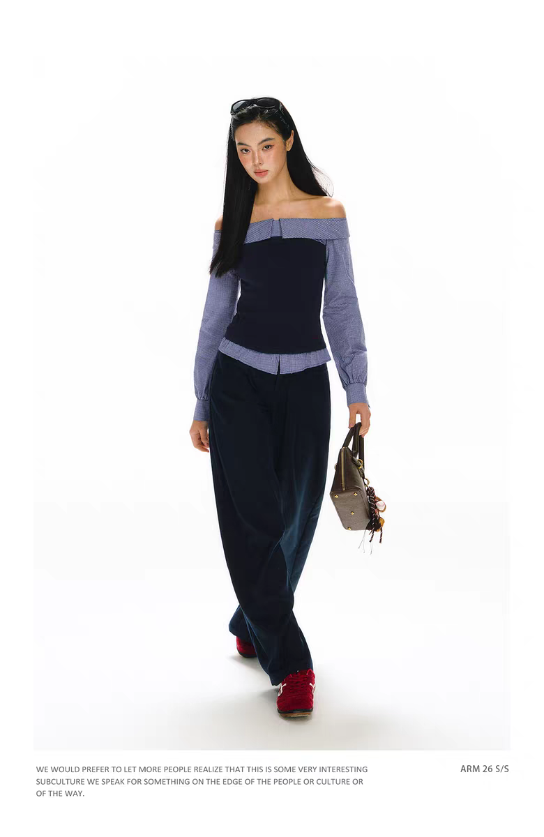 Темно-синий костюм с открытыми плечами - брюки детальное фото 11