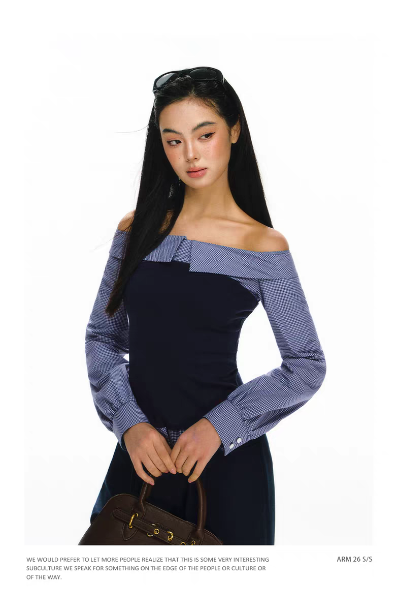 Темно-синий костюм с открытыми плечами - брюки детальное фото 12