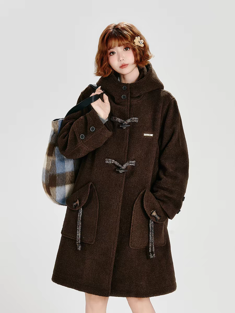 Пальто с капюшоном и роговыми пуговицами