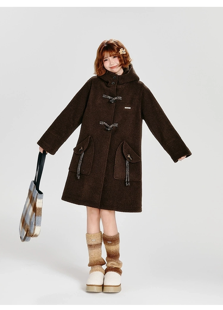 Пальто с капюшоном и роговыми пуговицами детальное фото 11