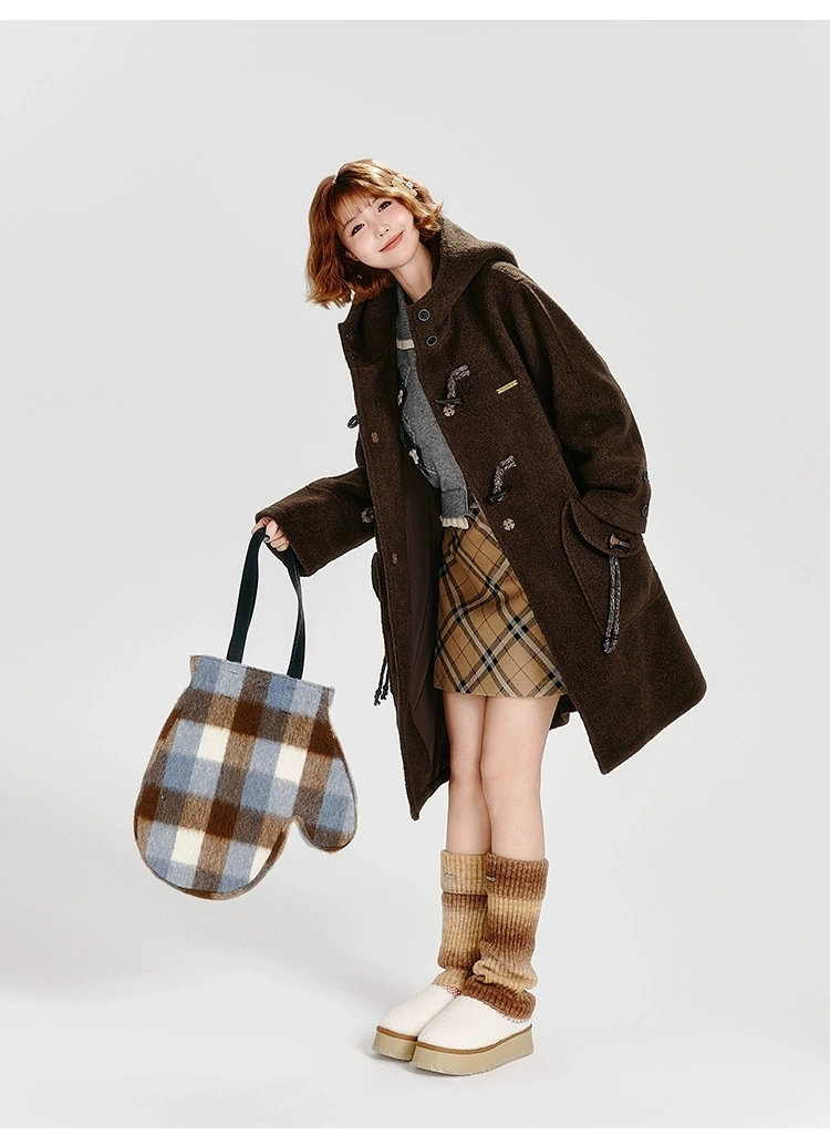 Пальто с капюшоном и роговыми пуговицами детальное фото 16