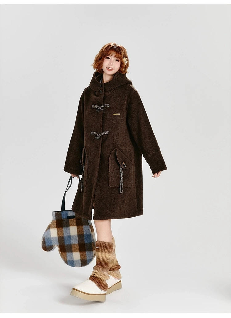 Пальто с капюшоном и роговыми пуговицами детальное фото 9