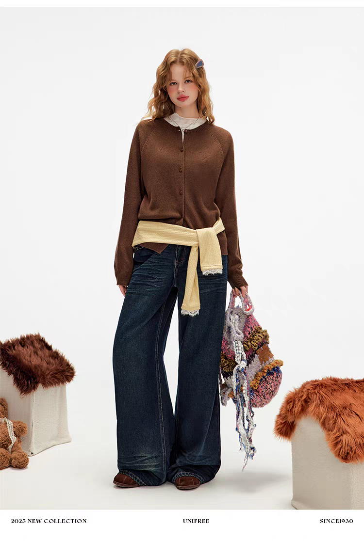 Синие джинсы с вышивкой и рюшами детальное фото 10