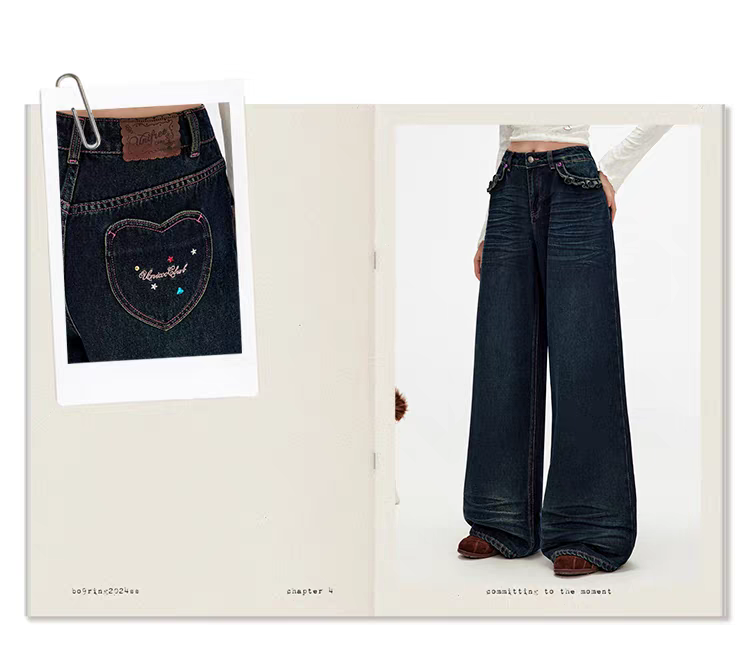 Синие джинсы с вышивкой и рюшами детальное фото 4