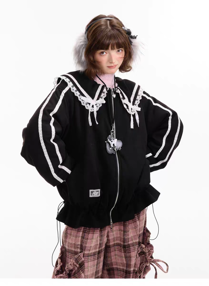 Пуховик с кружевом и матросским воротником детальное фото 7